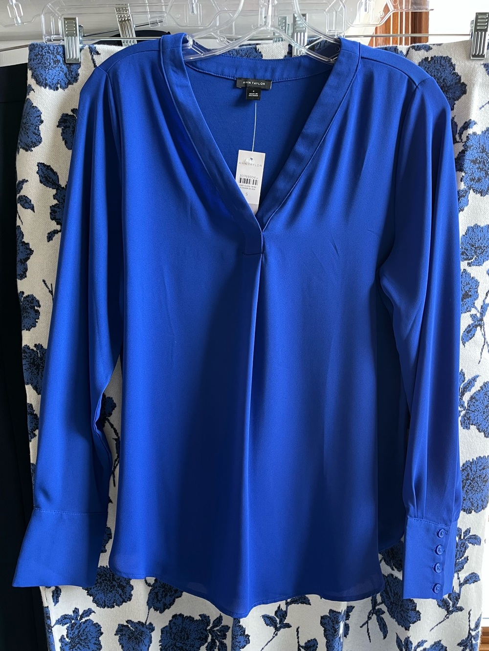 Ann Taylor V-Neck Long Sleeve Blouse in Cobalt Blue